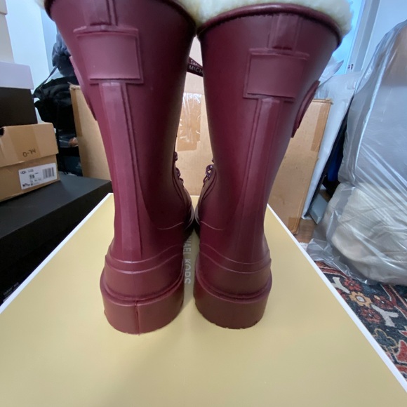 NEW: Michael Kors Women Montaigne Rainboot US Size 7 Dark Berry - Picture 3 of 5